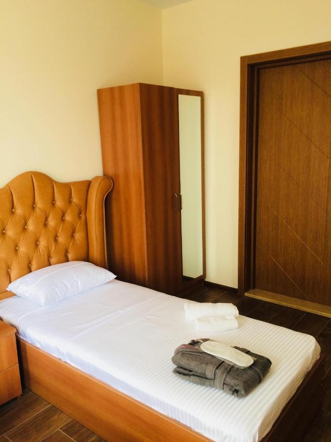 Hotel Maria Batumi Esterno foto