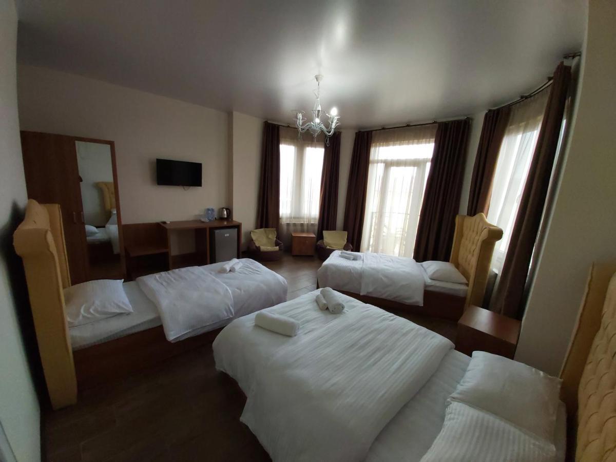 Hotel Maria Batumi Esterno foto