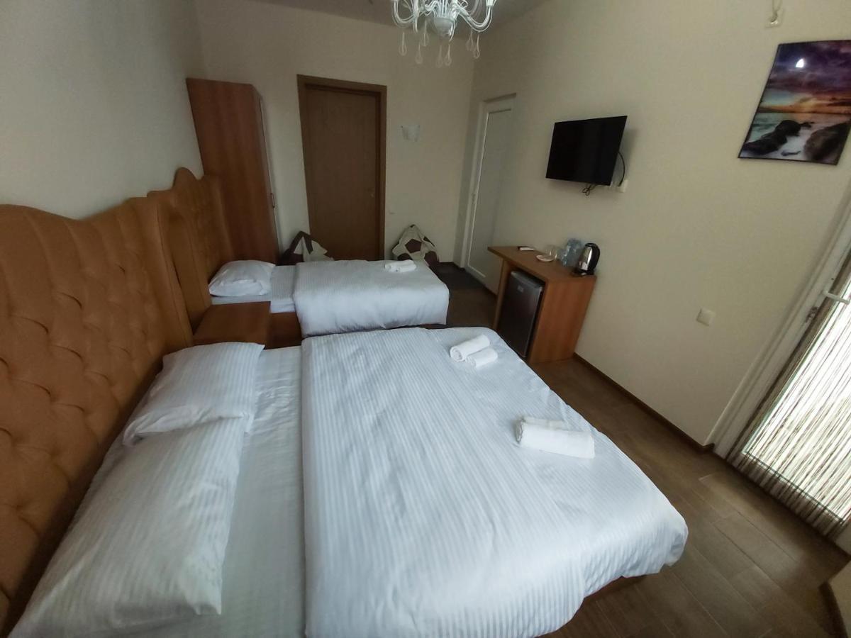 Hotel Maria Batumi Esterno foto