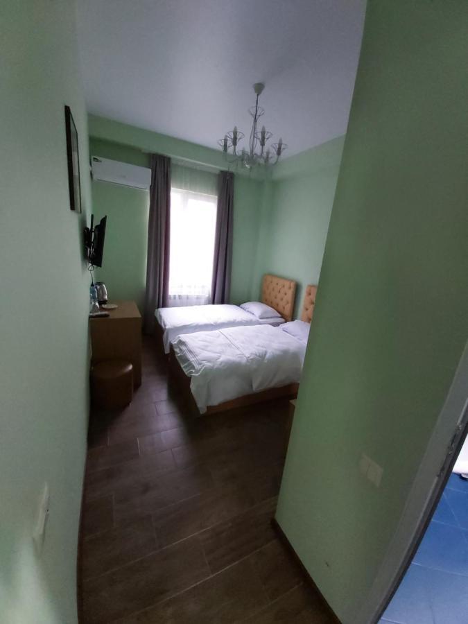 Hotel Maria Batumi Esterno foto