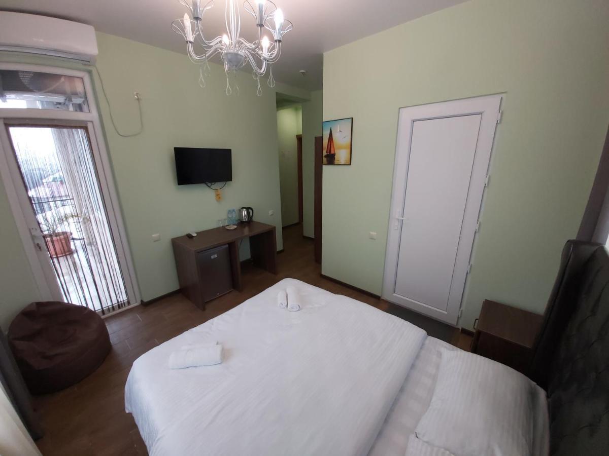 Hotel Maria Batumi Esterno foto