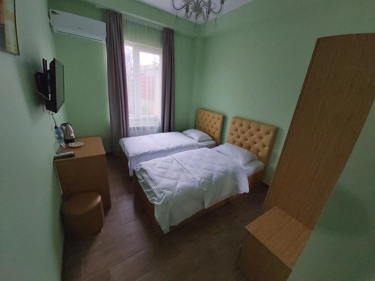 Hotel Maria Batumi Esterno foto