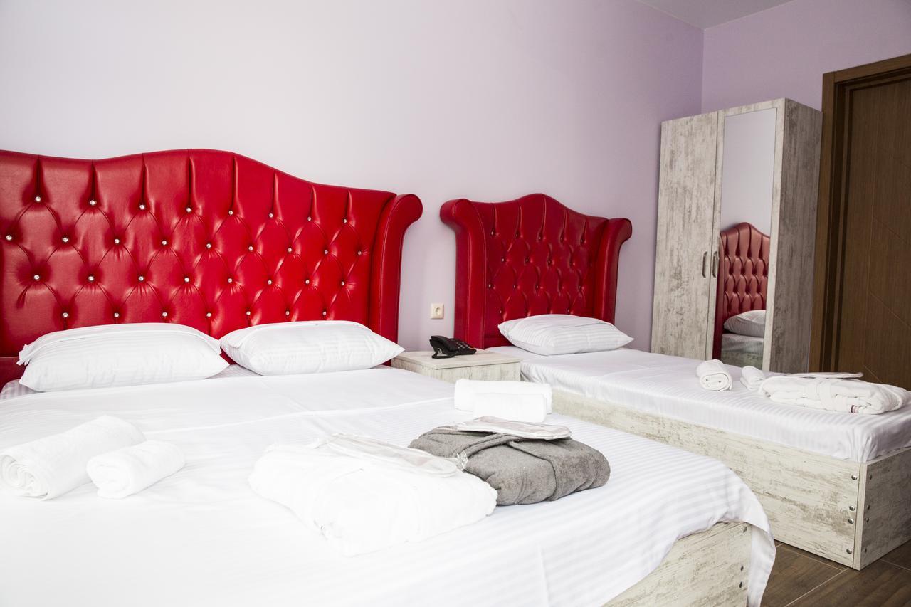 Hotel Maria Batumi Esterno foto