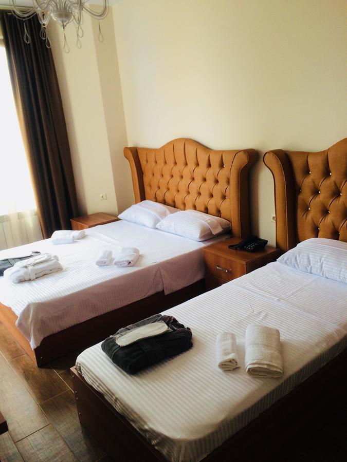 Hotel Maria Batumi Esterno foto