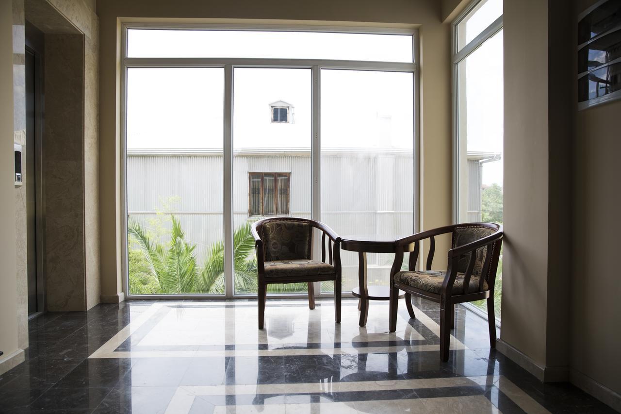 Hotel Maria Batumi Esterno foto