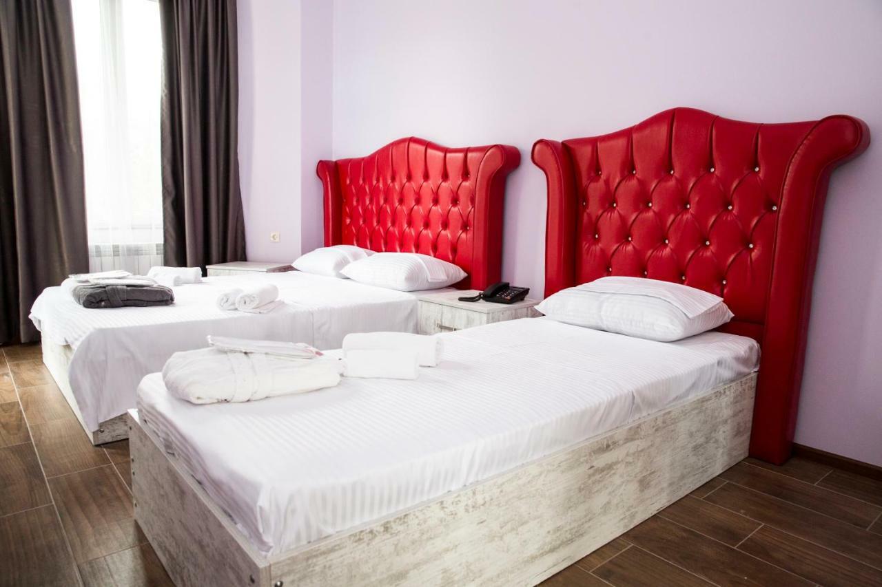 Hotel Maria Batumi Esterno foto