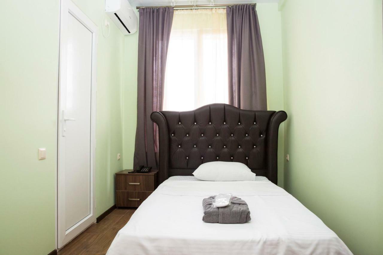 Hotel Maria Batumi Esterno foto