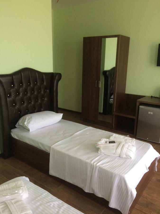 Hotel Maria Batumi Esterno foto
