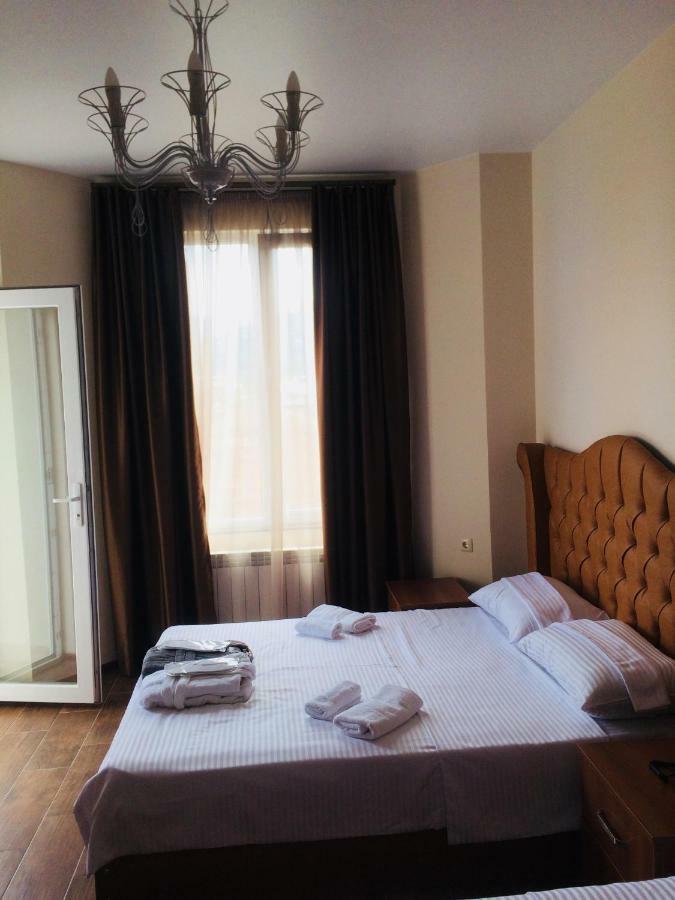 Hotel Maria Batumi Esterno foto